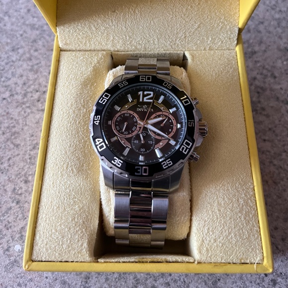 INVICTA MEN'S 'PRO DIVER' QUARTZ STAINLESS STEEL CASUAL WATCH - Picture 2 of 4